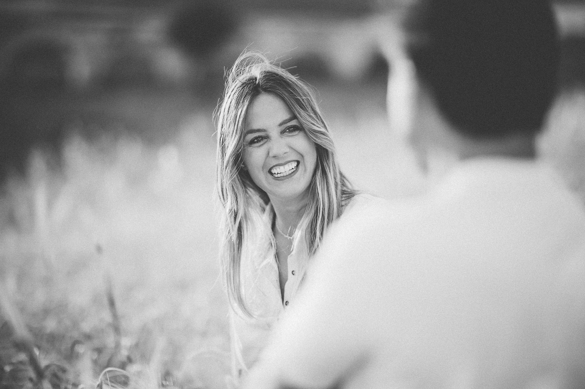 El compromiso de Miriam y Cisco en un trigal