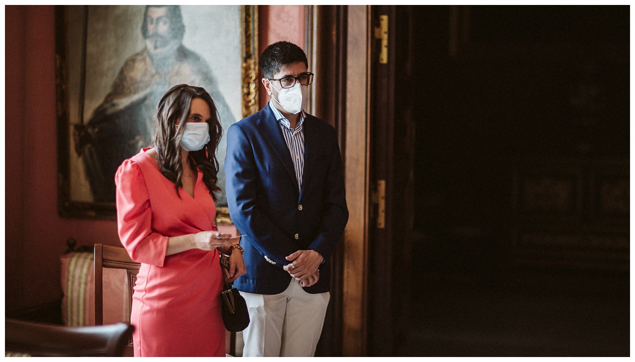 Testigos de boda en el Ayuntamiento de Sevilla