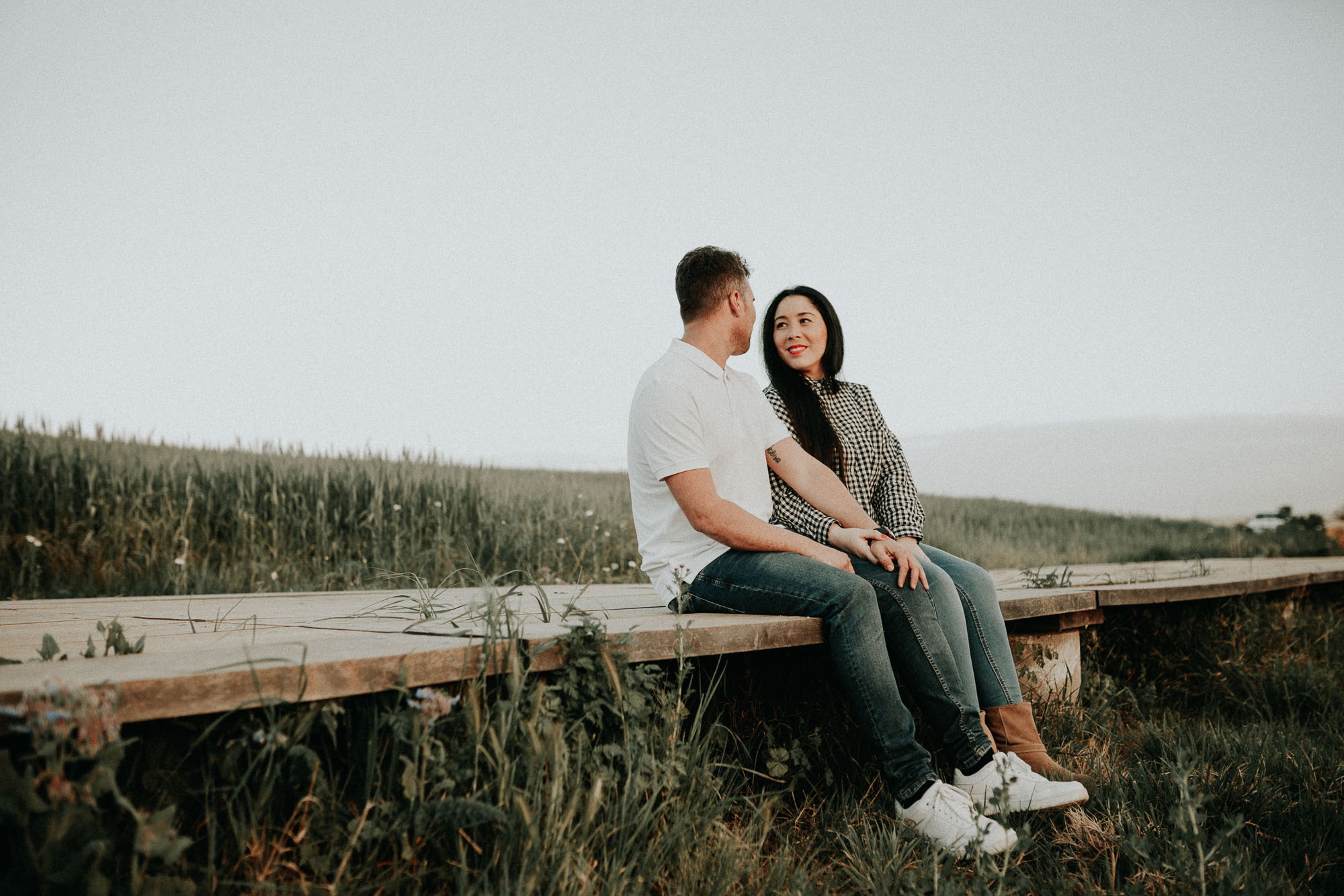 Fotografía de pareja en un trigal (Preboda)