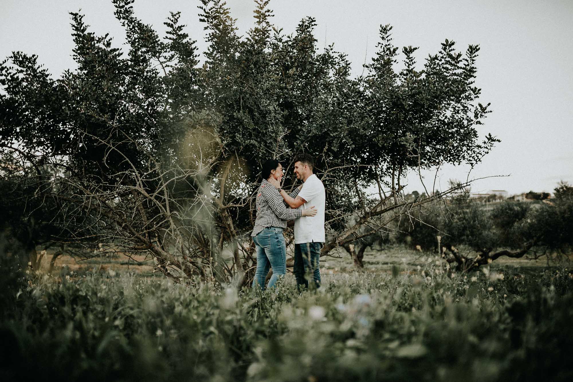 Fotografía de pareja en un trigal (Preboda)