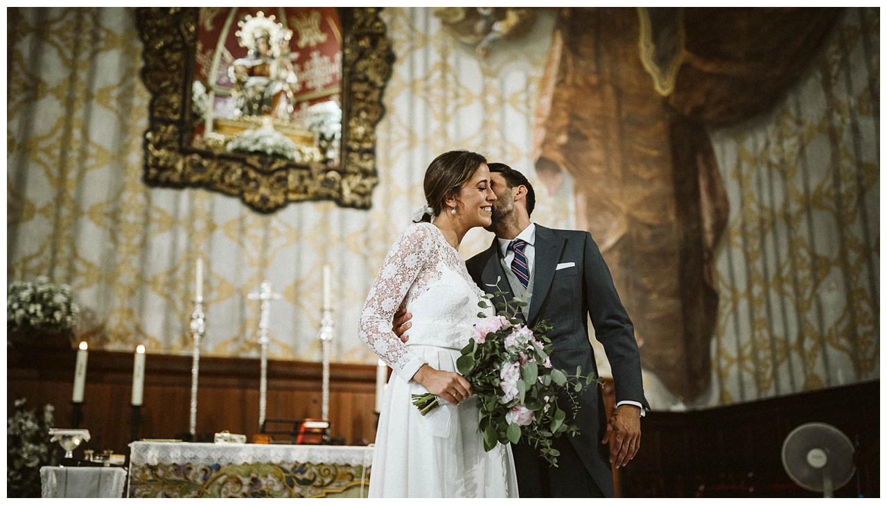 Novios en el altar