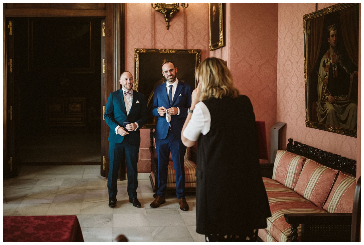 Lectura del acta matrimonial en el Ayuntamiento de Sevilla