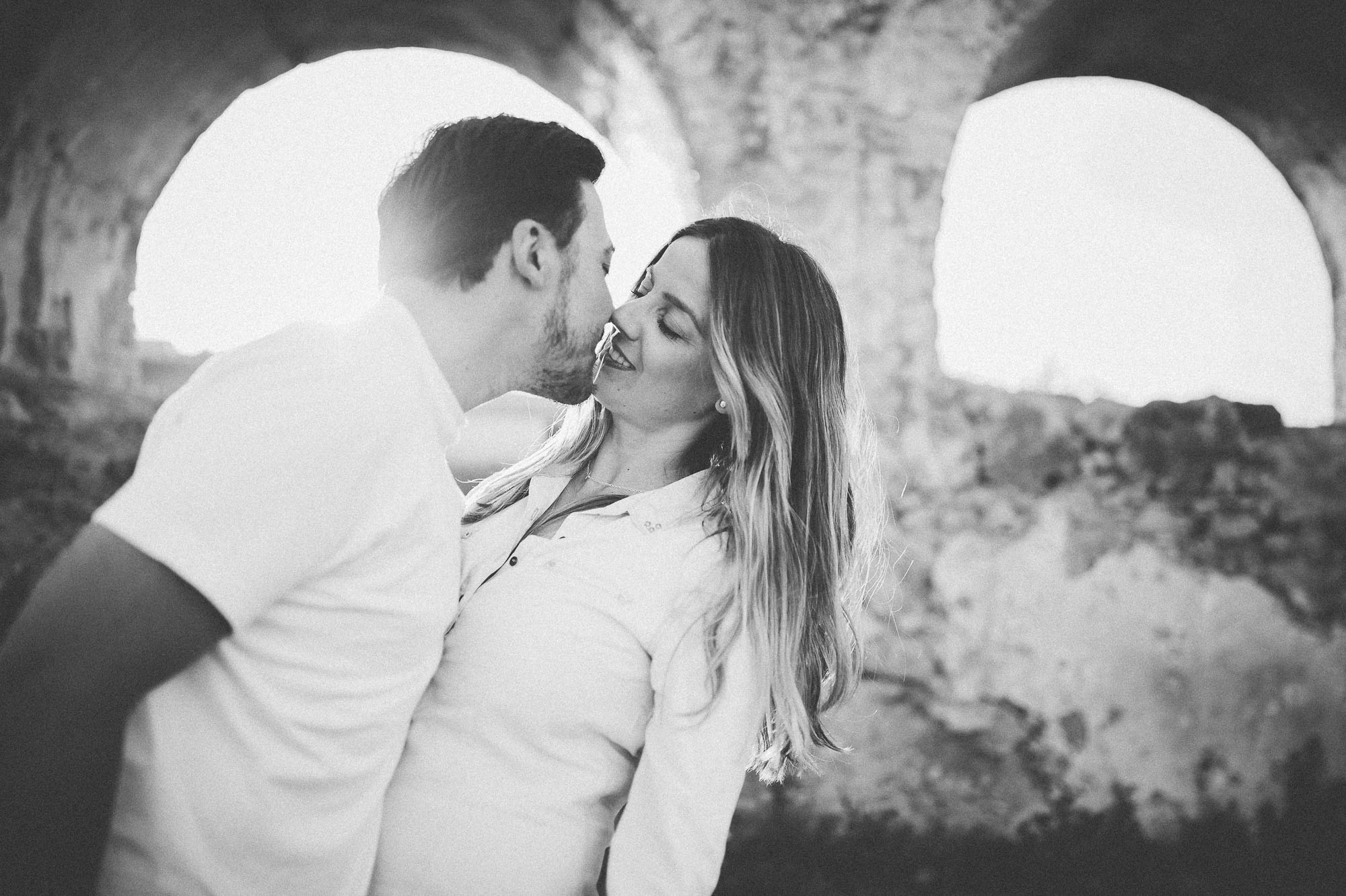 El compromiso de Miriam y Cisco en un trigal