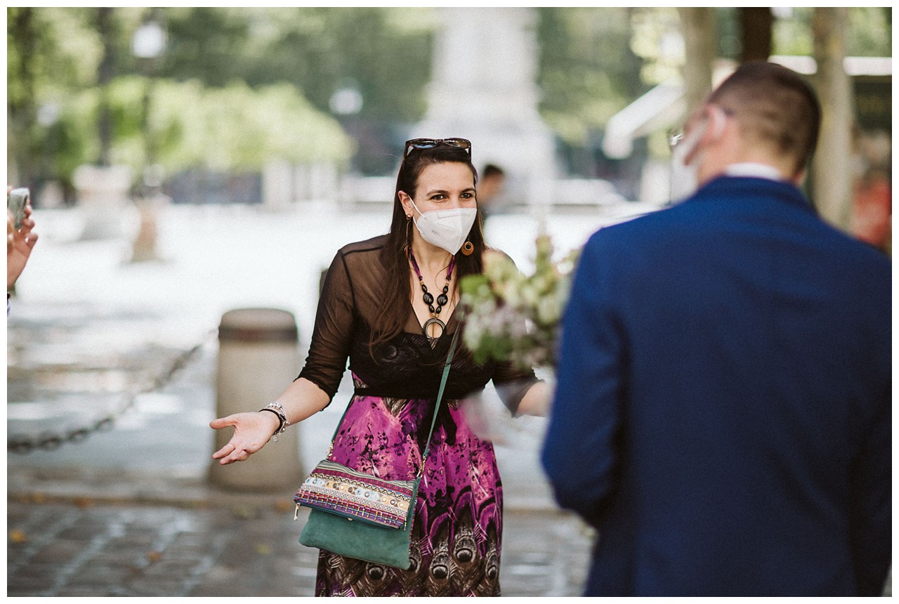 Invitados a la boda con mascarilla