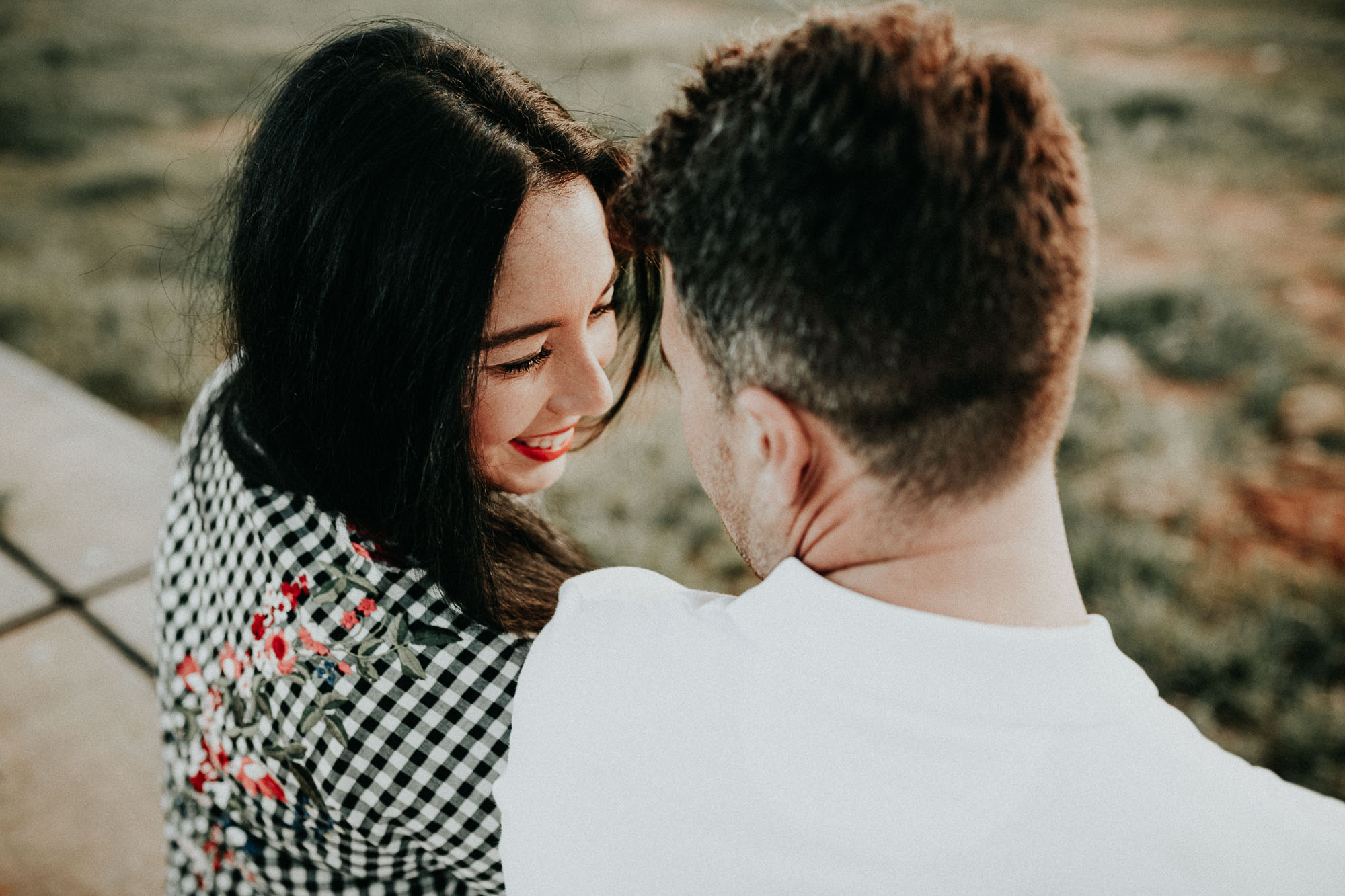 Fotografía de pareja en un trigal (Preboda)