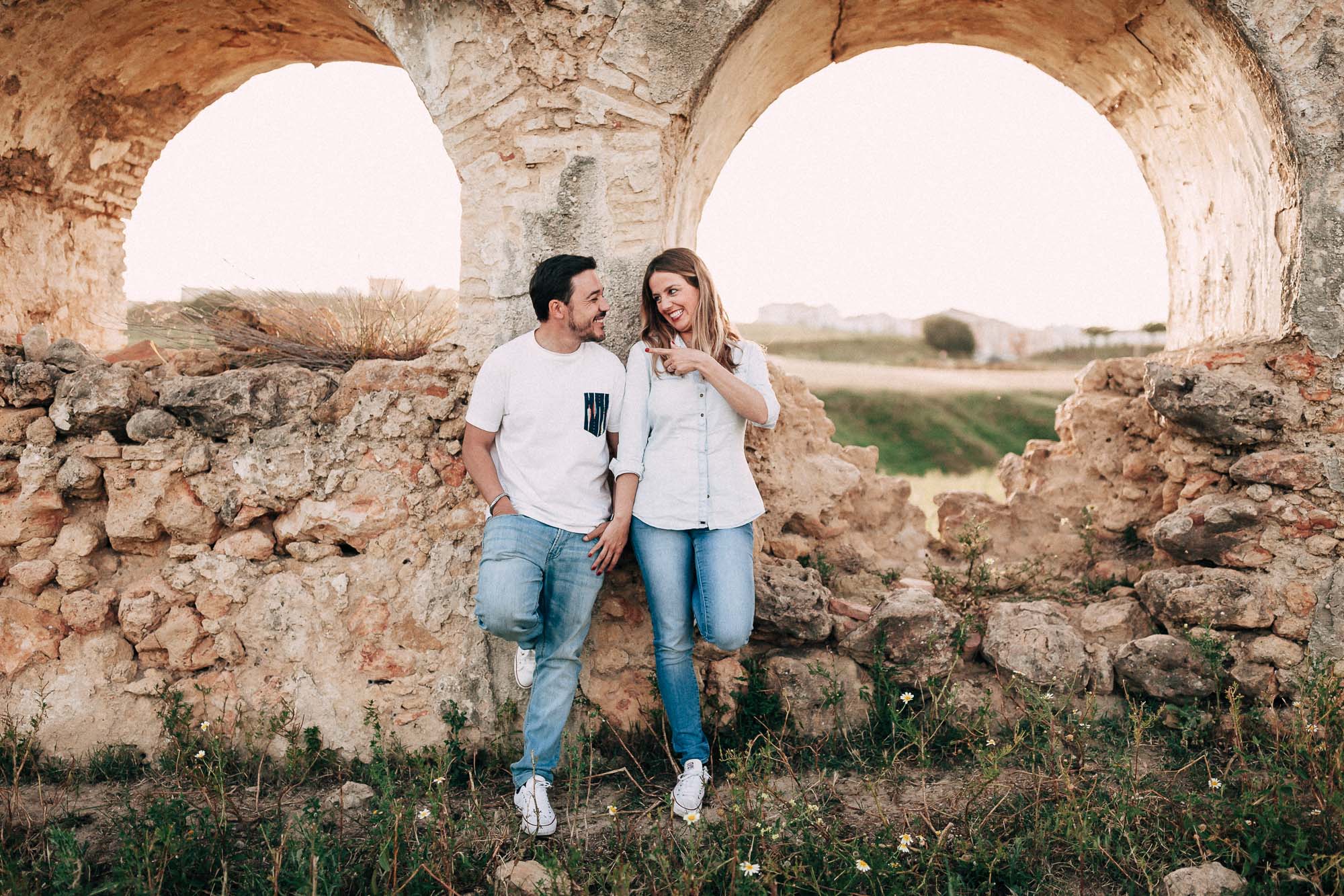 El compromiso de Miriam y Cisco en un trigal