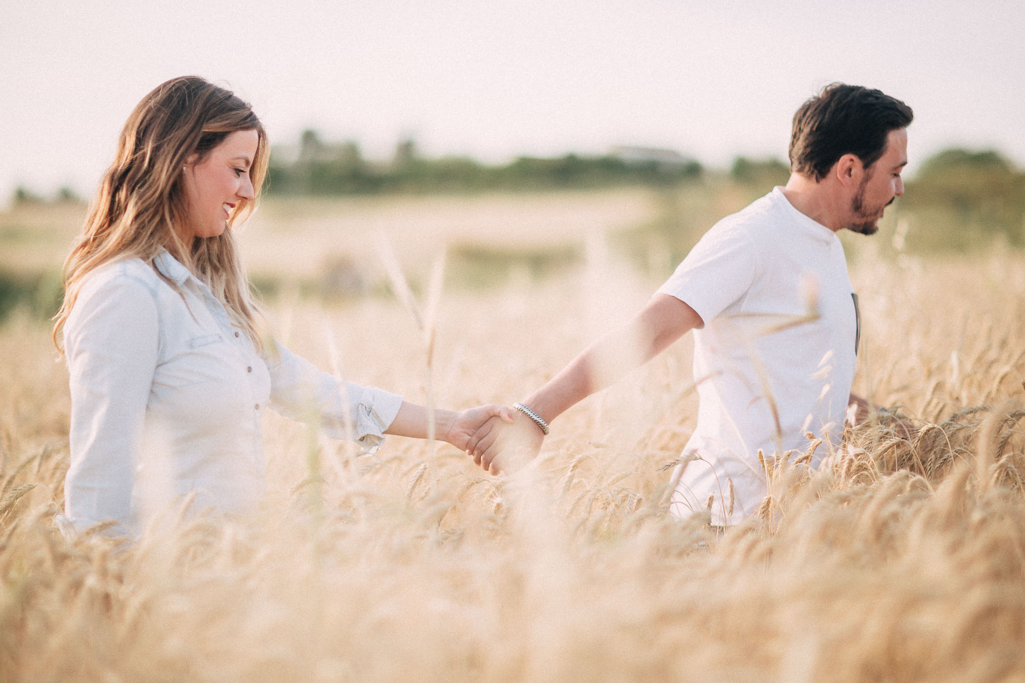 El compromiso de Miriam y Cisco en un trigal