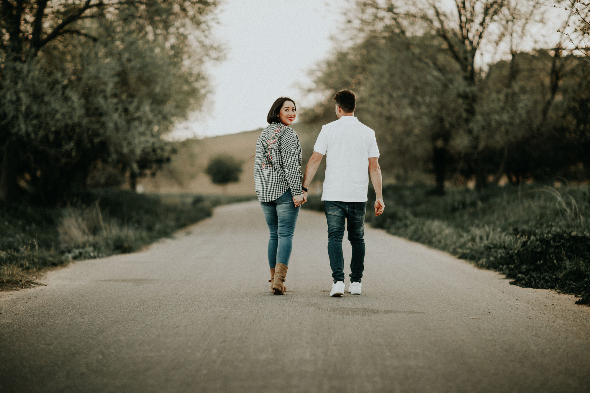 Fotografía de pareja en un trigal (Preboda)