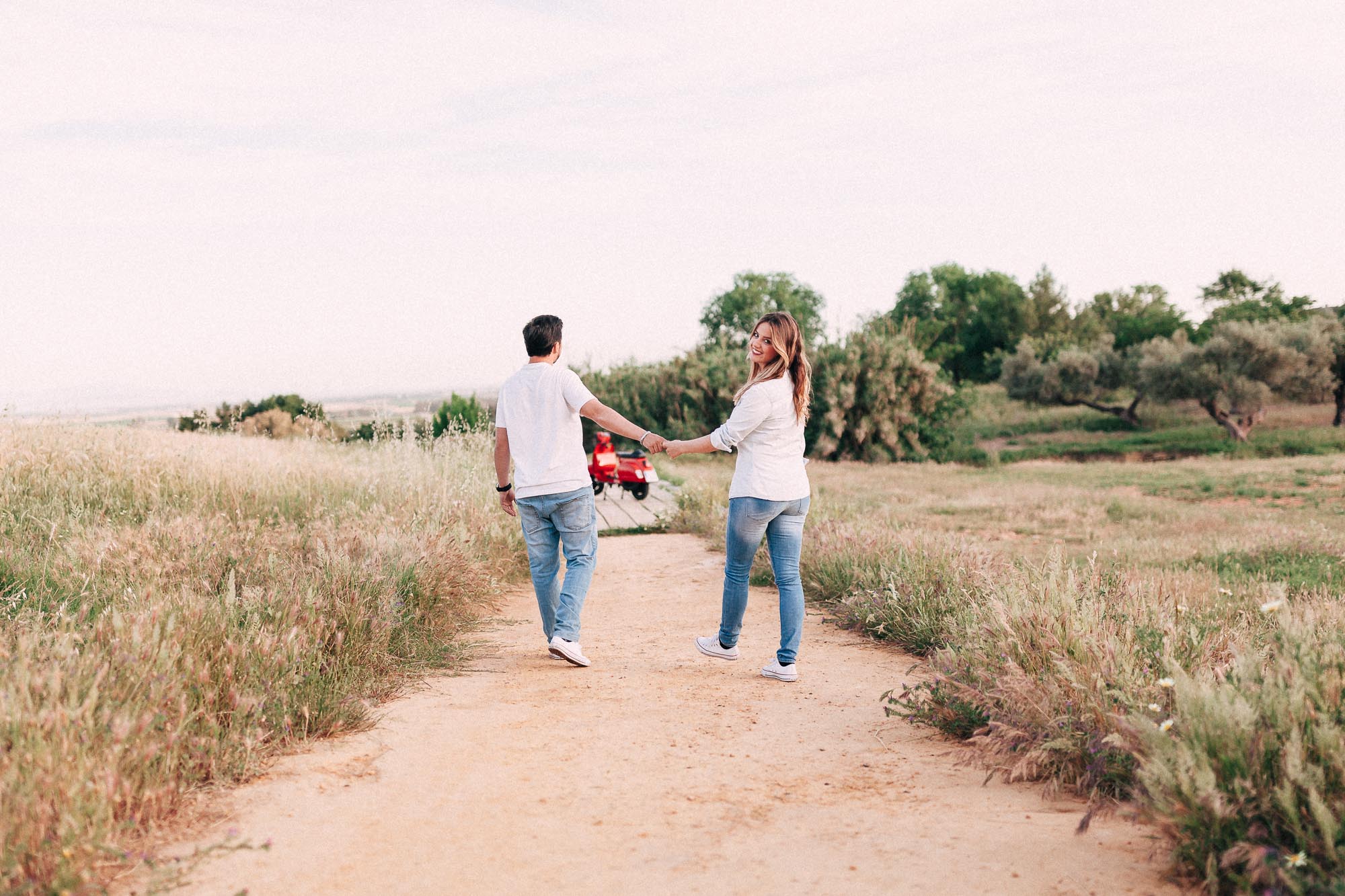 El compromiso de Miriam y Cisco en un trigal