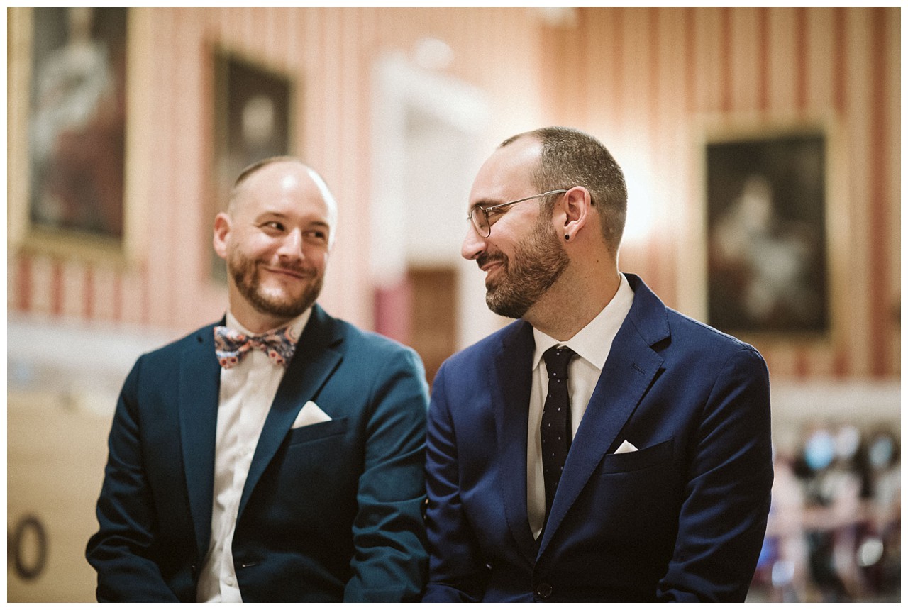 Novios en el Salón Colón del Ayuntamiento de Sevilla