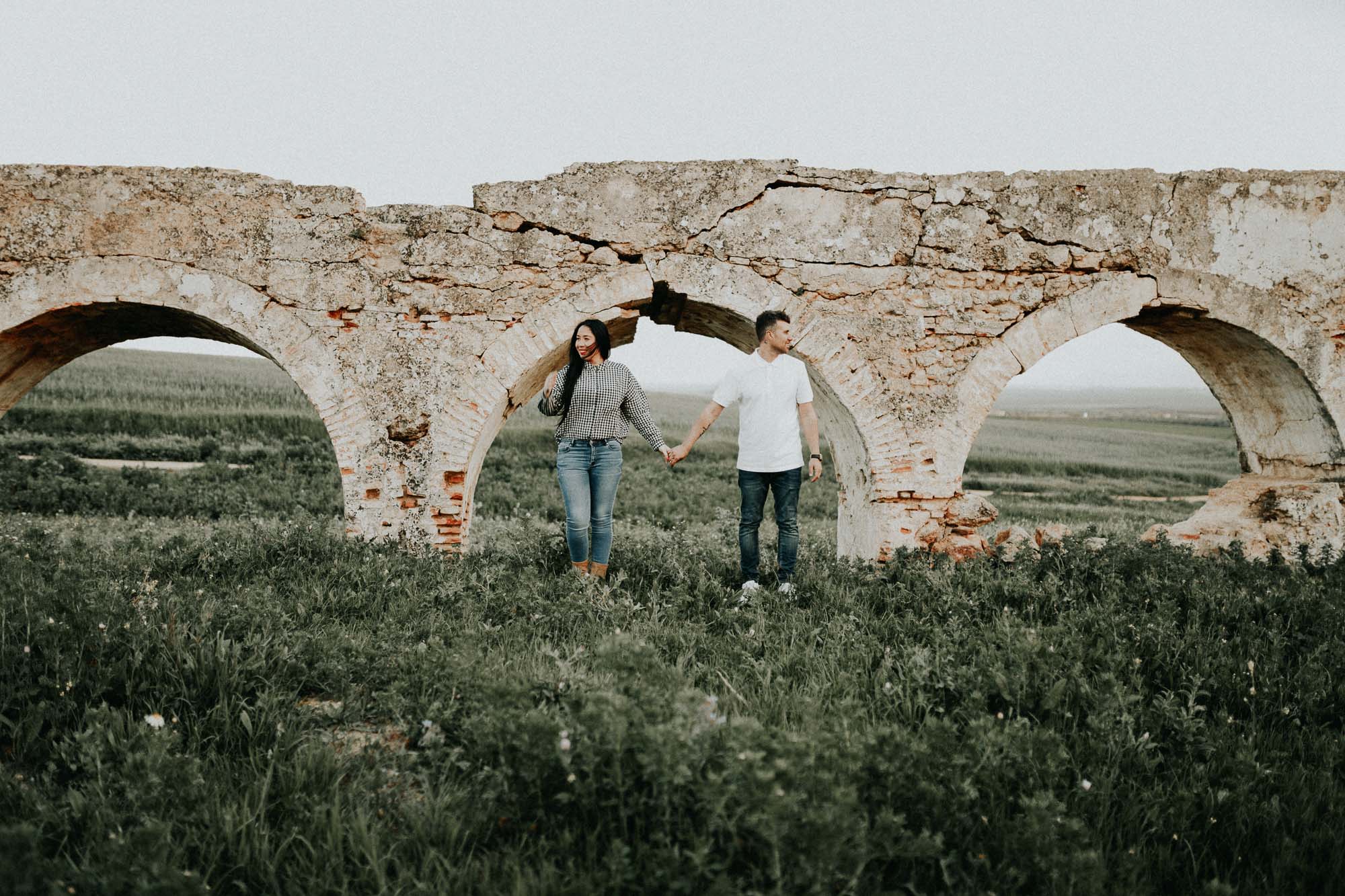 Fotografía de pareja en un trigal (Preboda)