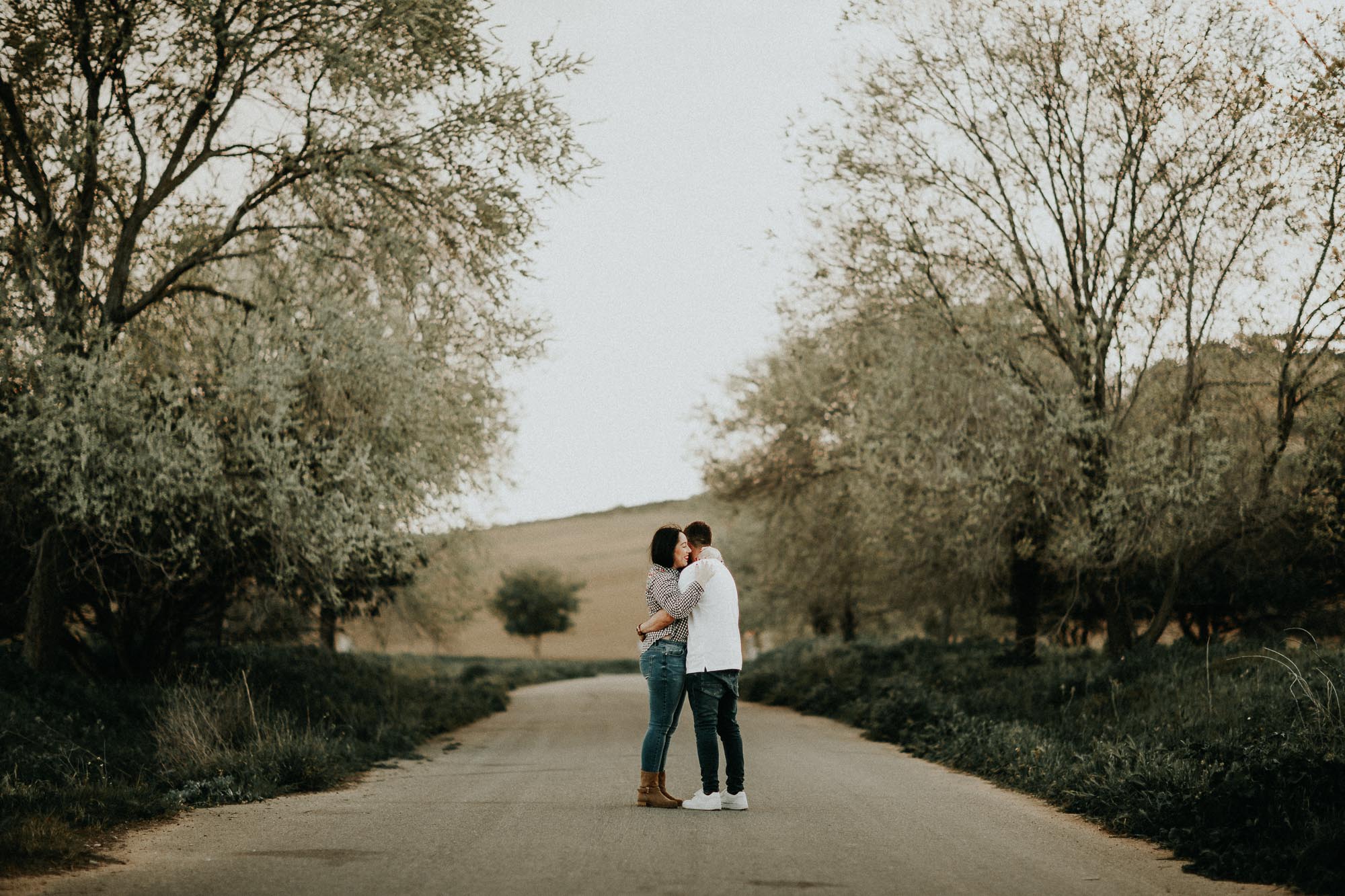 Fotografía de pareja en un trigal (Preboda)