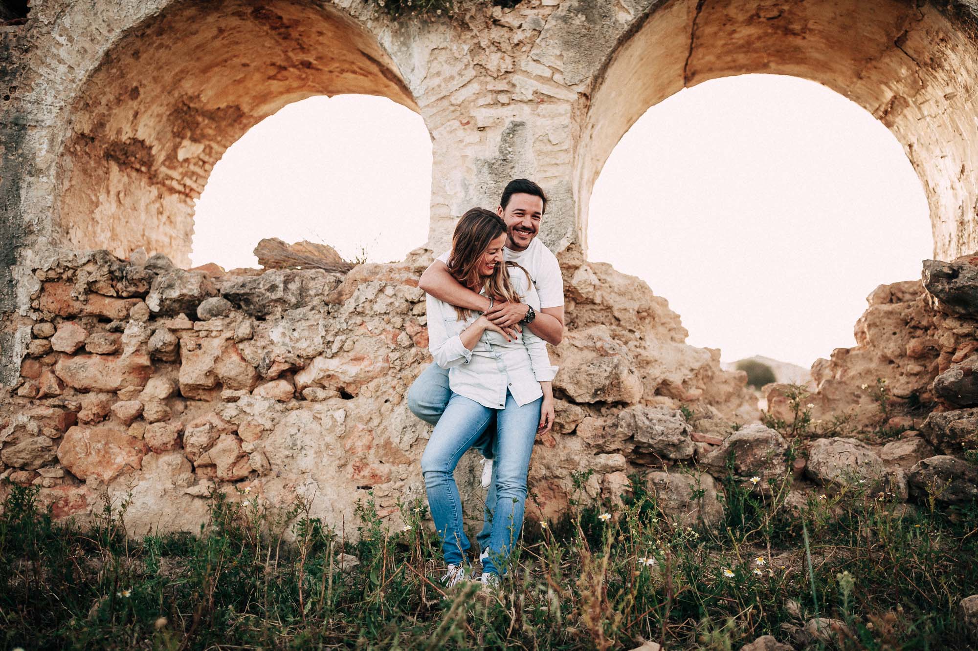 El compromiso de Miriam y Cisco en un trigal