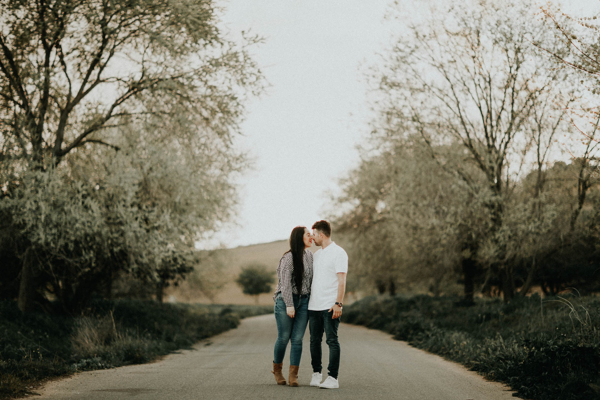 Fotografía de pareja en un trigal (Preboda)