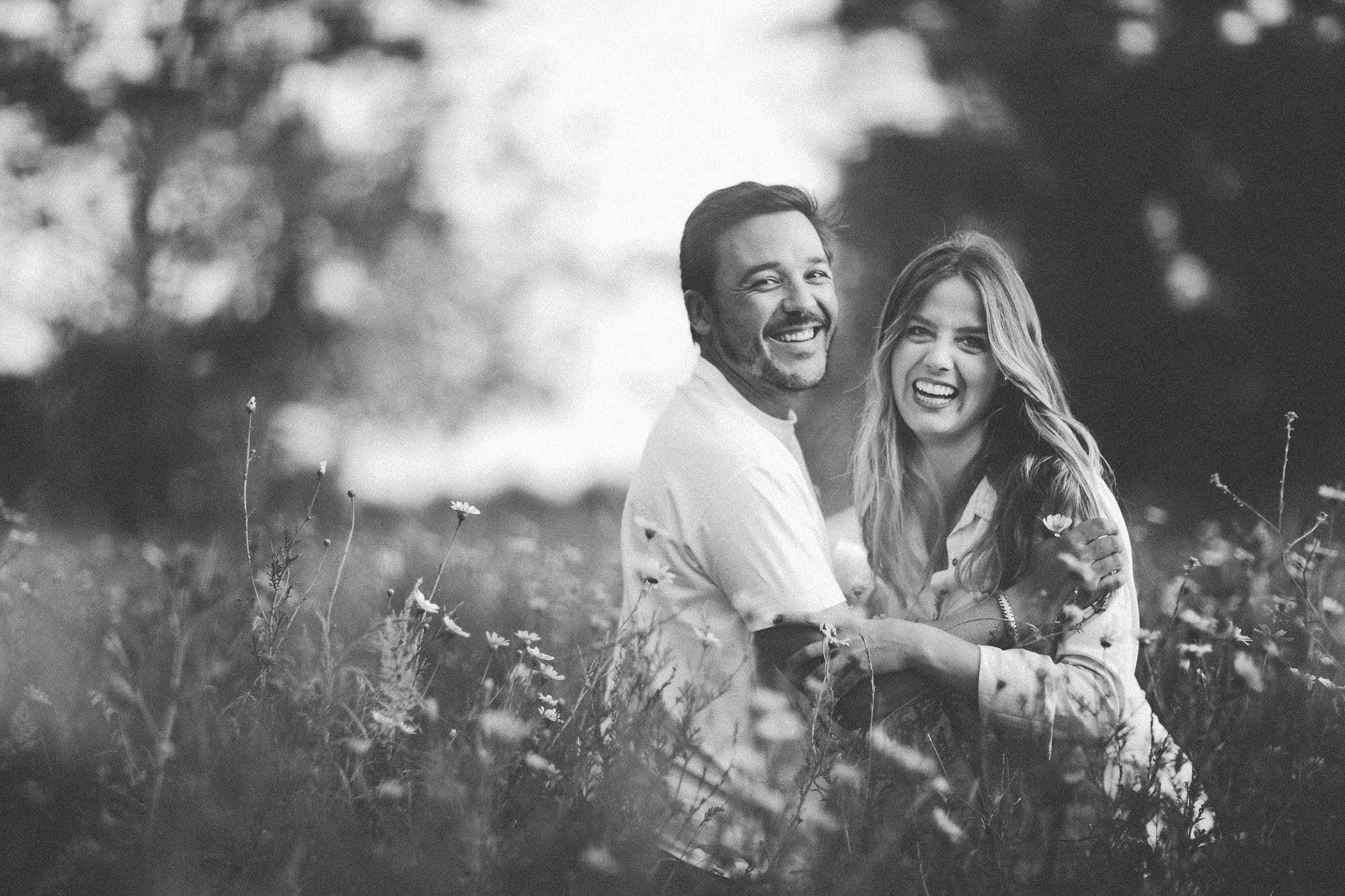 El compromiso de Miriam y Cisco en un trigal