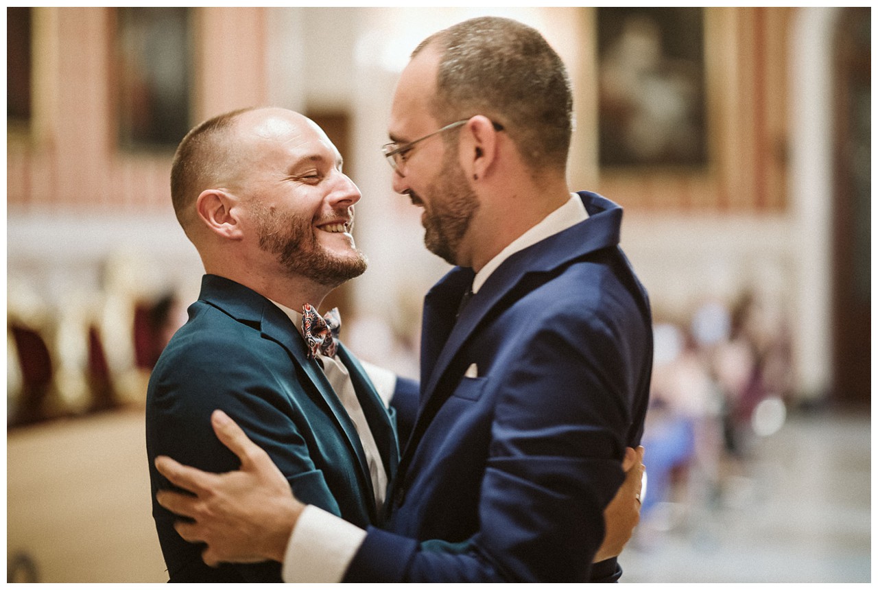 Novios en el Salón Colón del Ayuntamiento de Sevilla