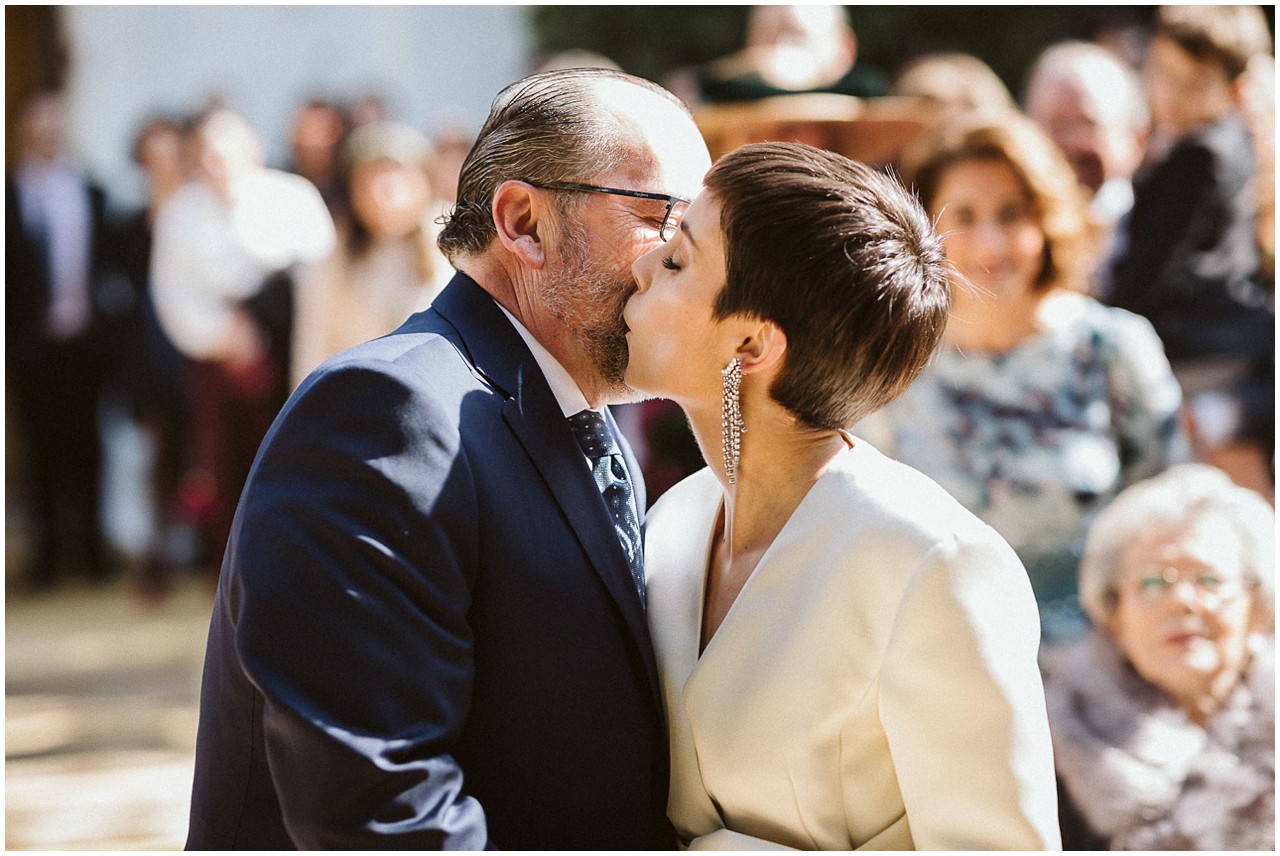 El padre de la novia la deja en el altar