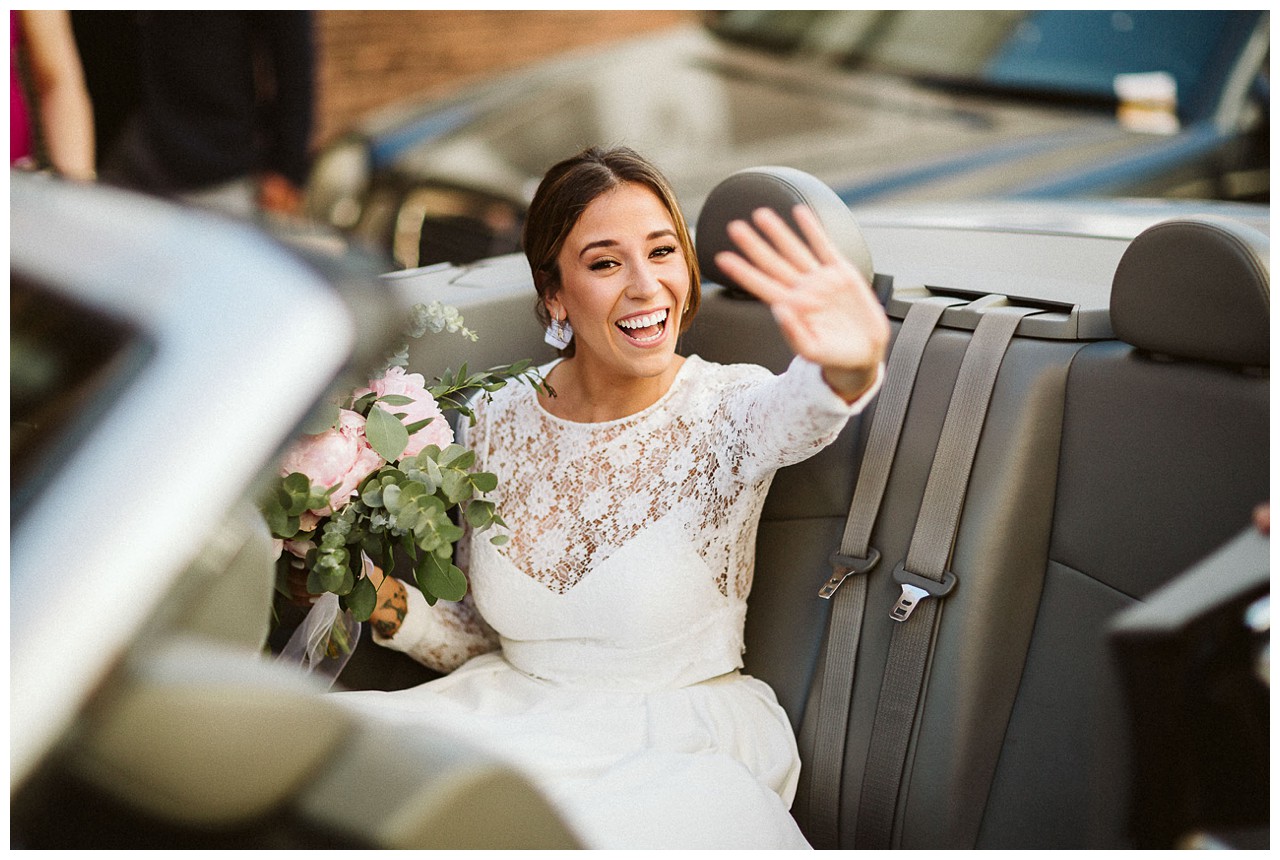 Llega la novia a la Iglesia de los Salesianos de Triana