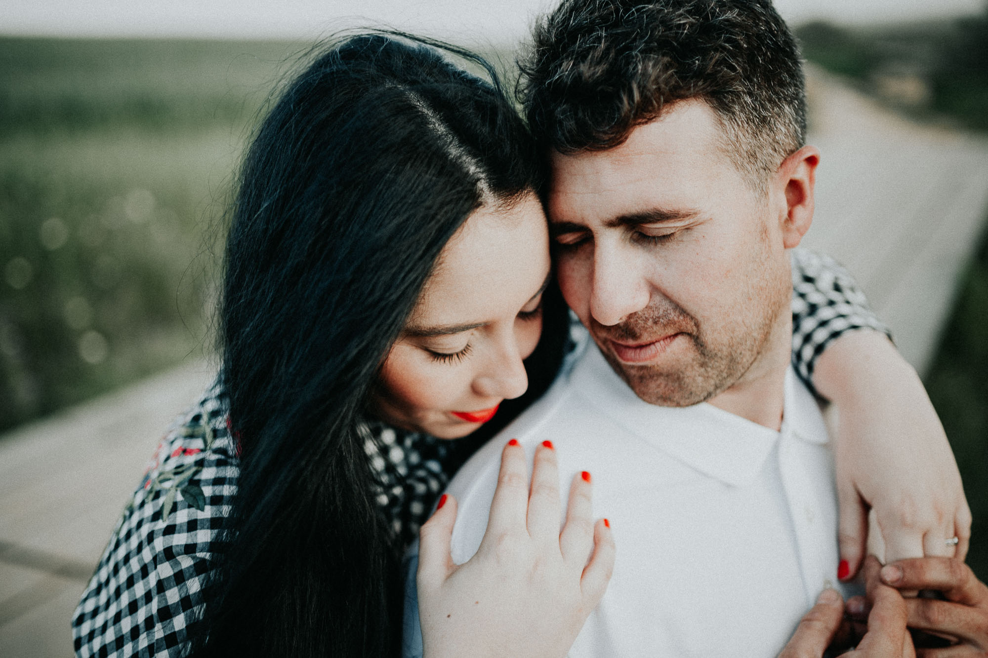 Fotografía de pareja en un trigal (Preboda)