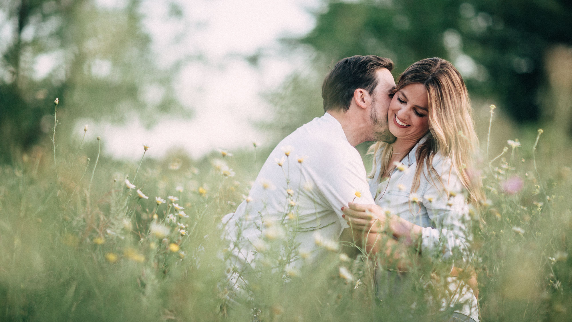 El compromiso de Miriam y Cisco en un trigal