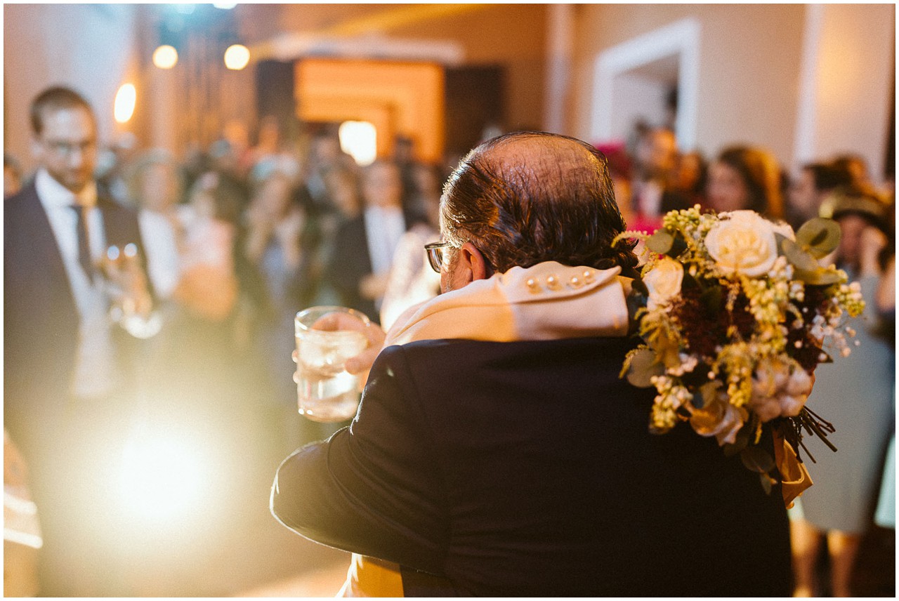 Abrazo de la novia con su padre