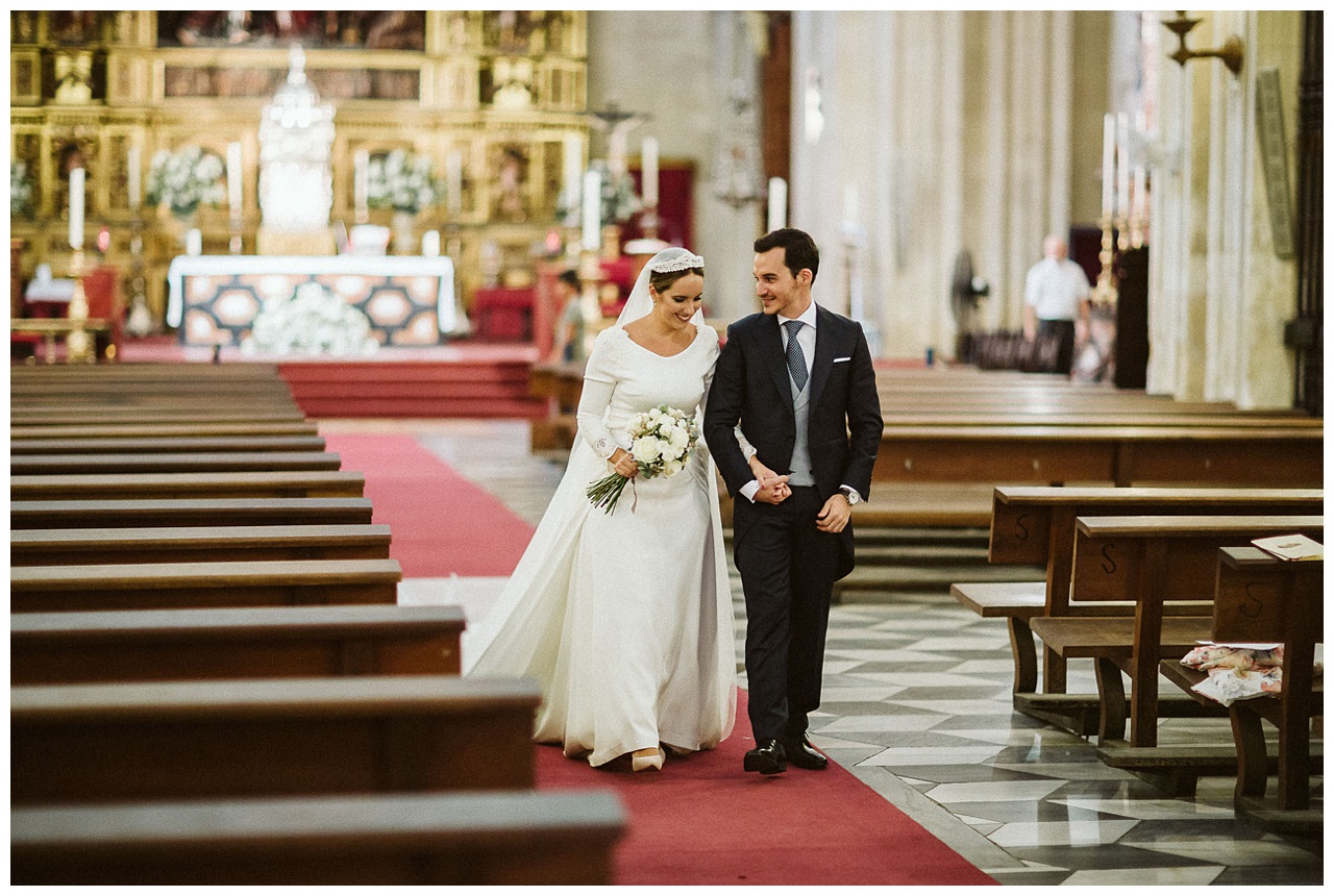 Pareja de novios en la Parroquia del Sagrario de la Catedral de Sevilla