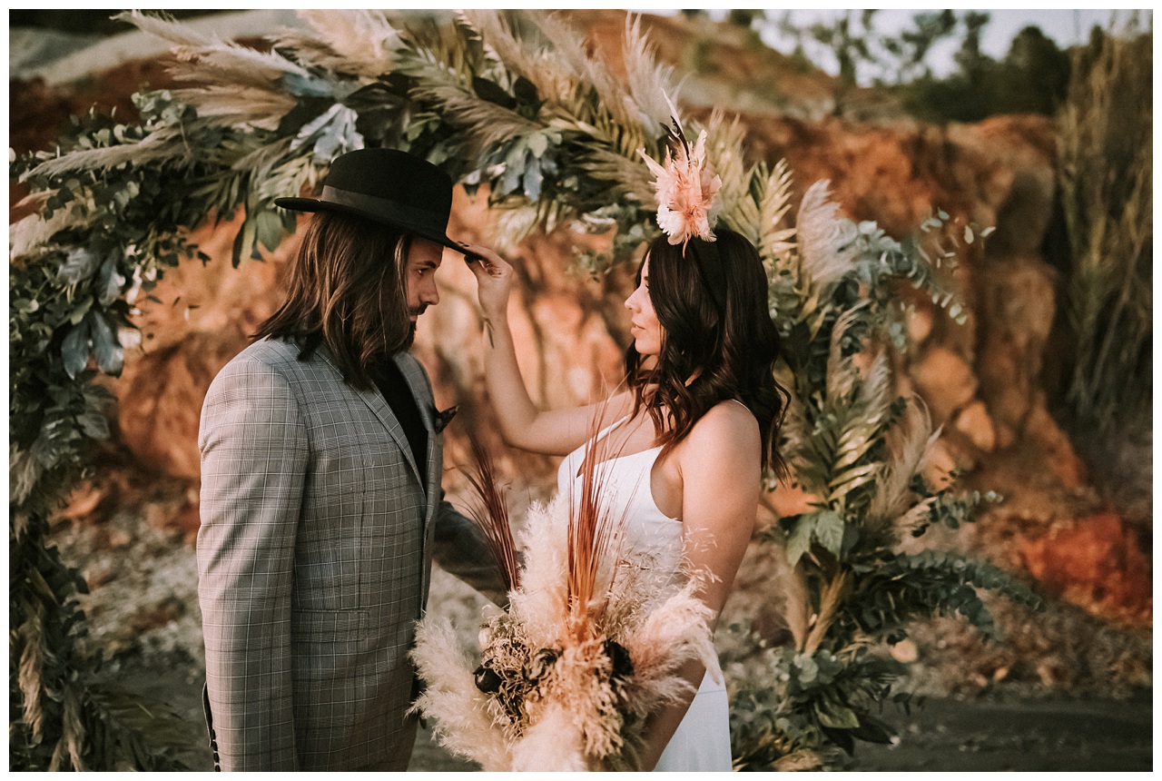 Novios en el altar