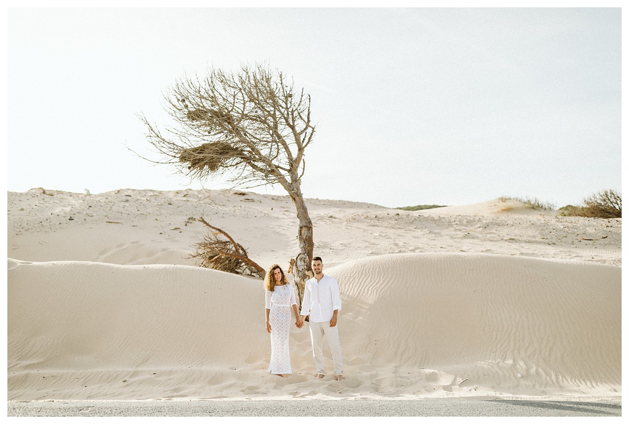 Una pareja en las dunas