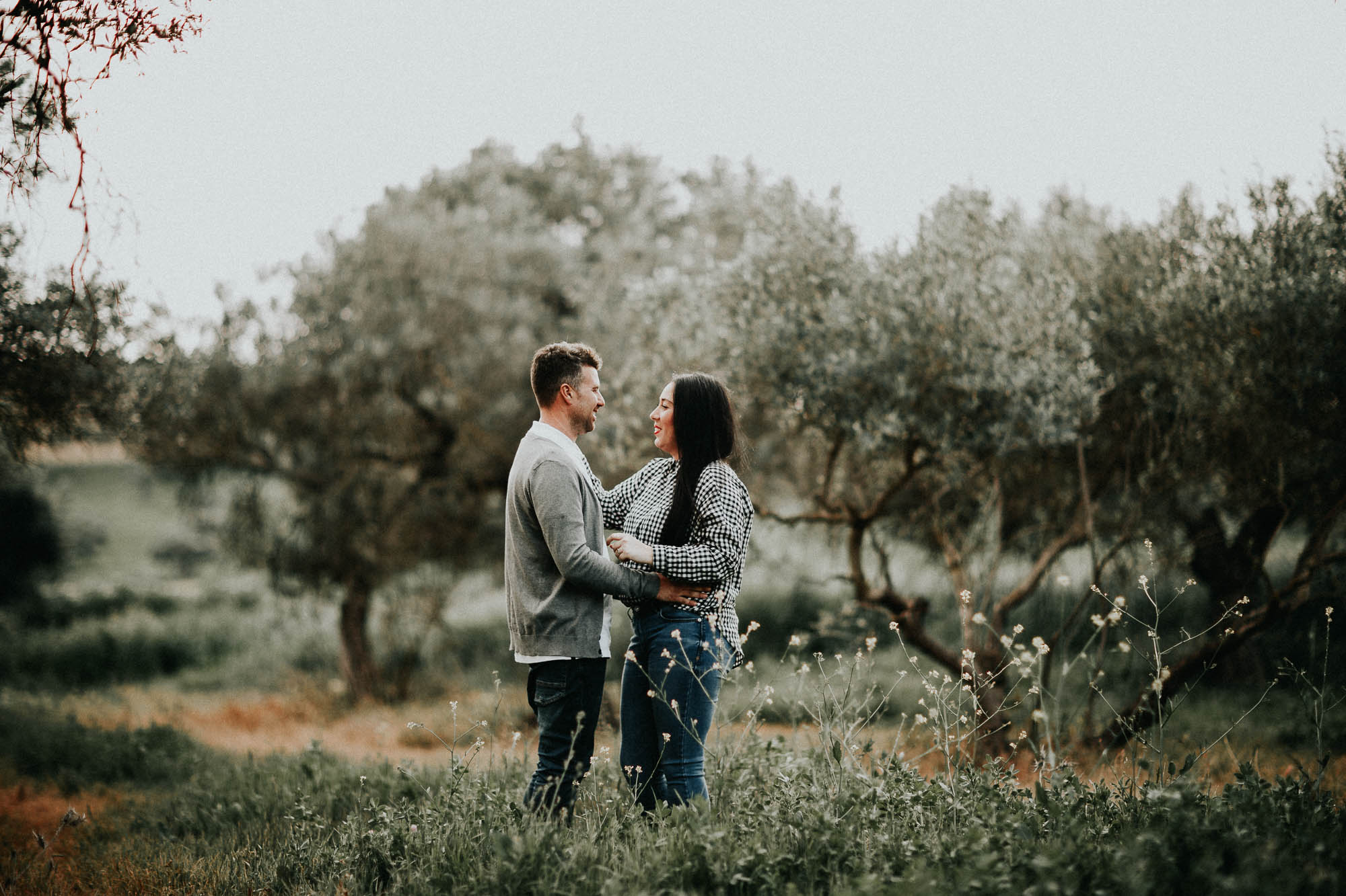 Fotografía de pareja en un trigal (Preboda)