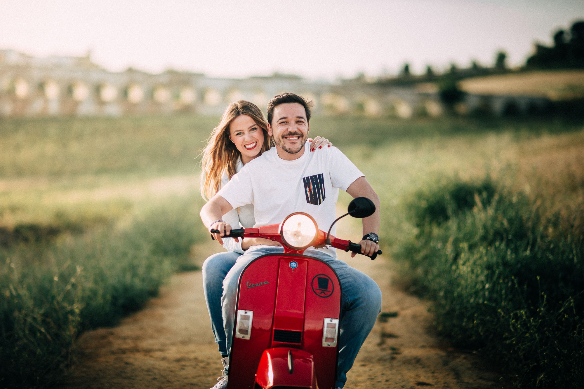 El compromiso de Miriam y Cisco en un trigal