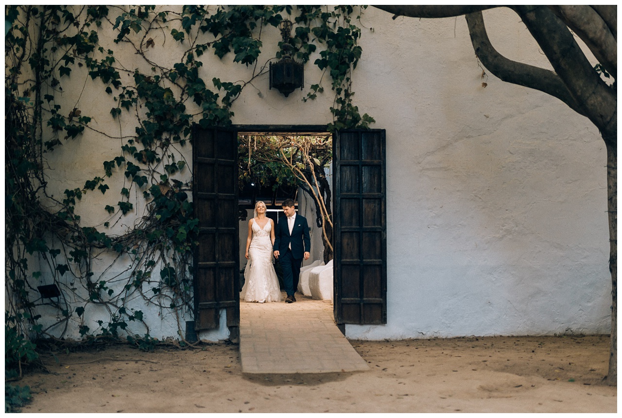 La llegada de los novios a la cena