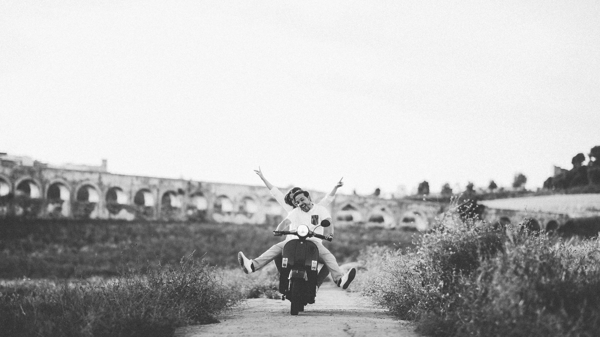 El compromiso de Miriam y Cisco en un trigal