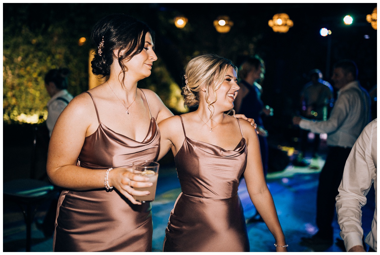 Las amigas de la novia en la boda de destino