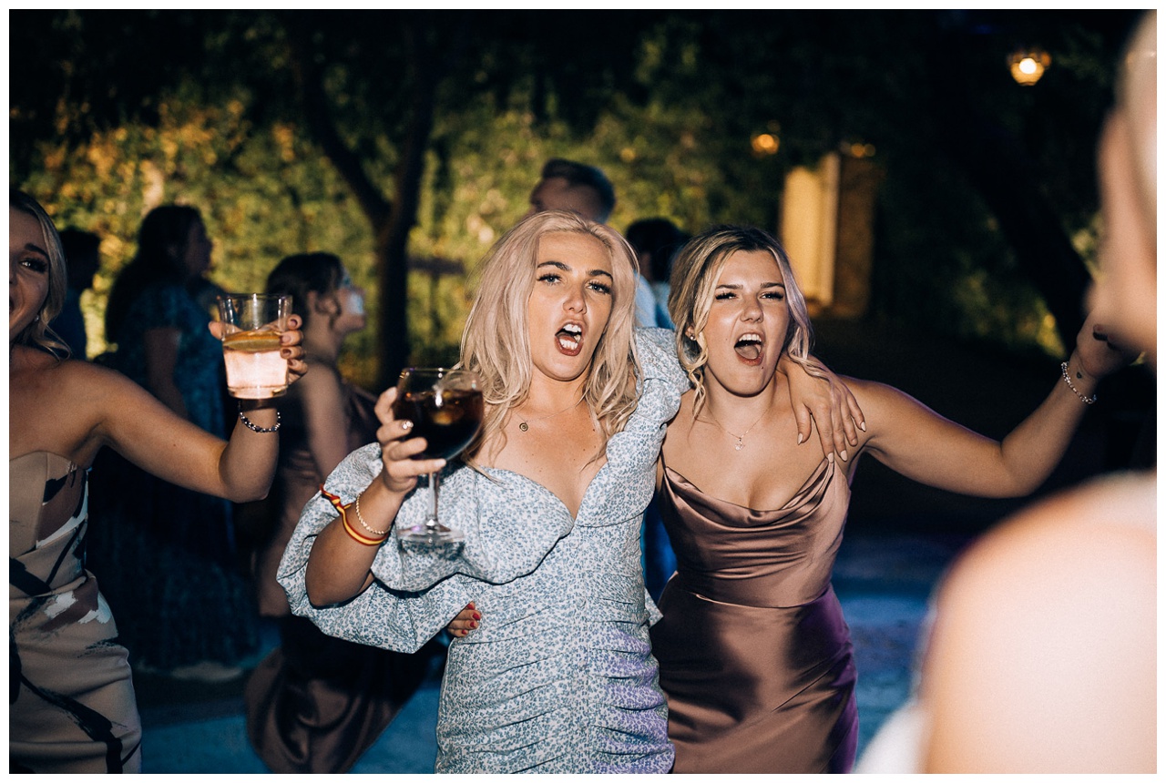 Las amigas de la novia en la boda de destino